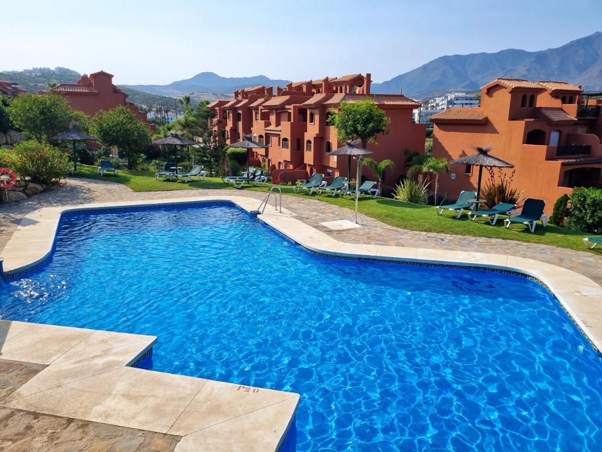 Sea View Penthouse Apartment With Hot Tub - Casa Bella Vista, Buenas Noches , Естепона Екстериор снимка